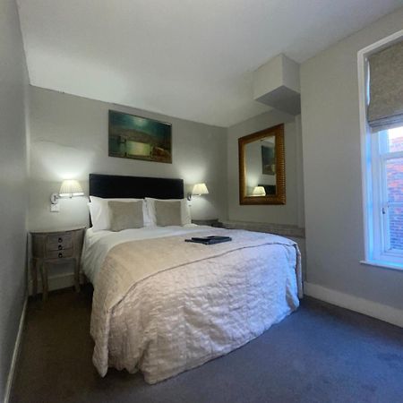White Horse & Griffin Hotel Уитби Екстериор снимка