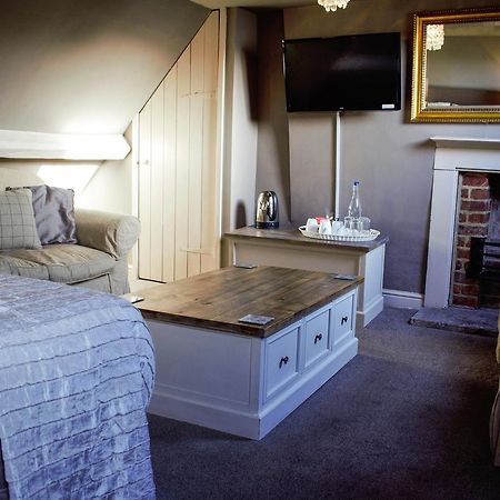 White Horse & Griffin Hotel Уитби Екстериор снимка