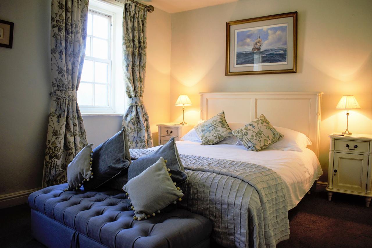 White Horse & Griffin Hotel Уитби Екстериор снимка
