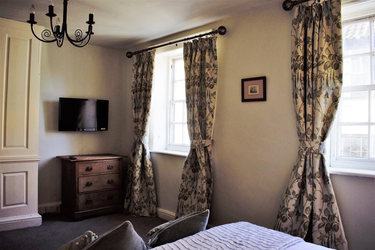 White Horse & Griffin Hotel Уитби Екстериор снимка