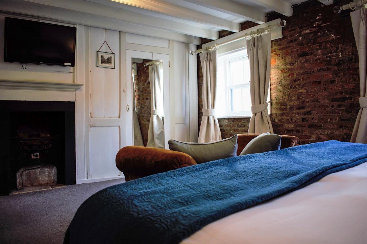 White Horse & Griffin Hotel Уитби Екстериор снимка