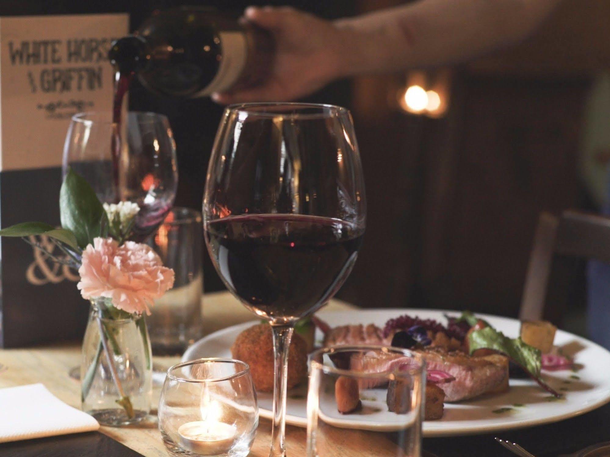 White Horse & Griffin Hotel Уитби Екстериор снимка