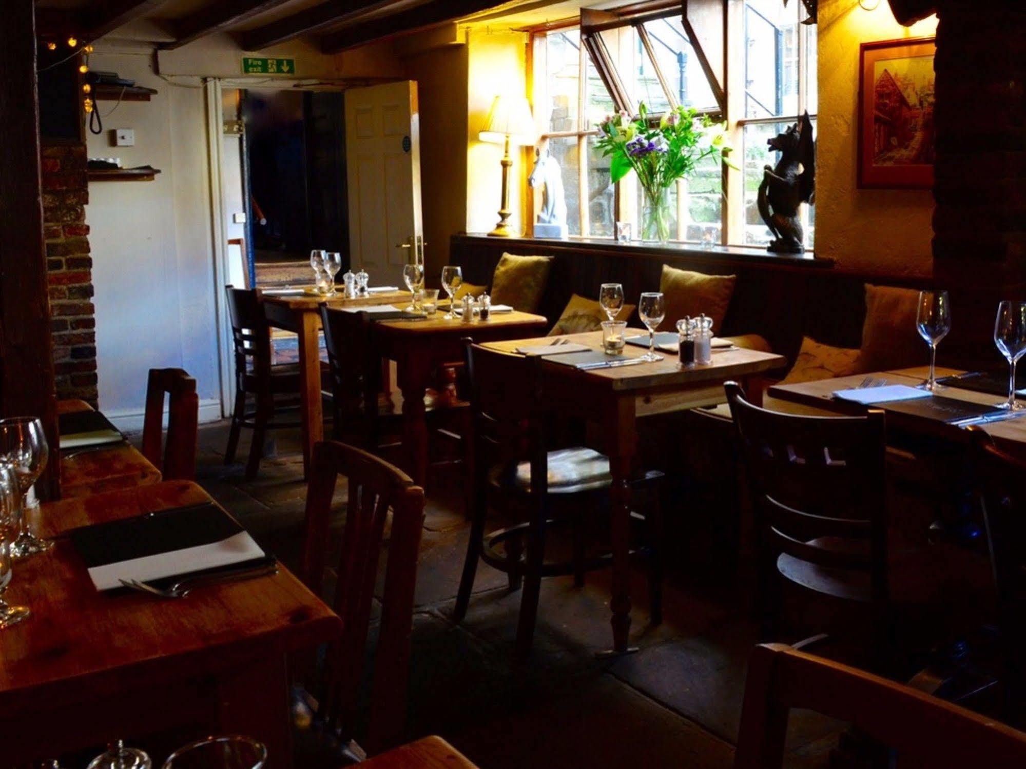 White Horse & Griffin Hotel Уитби Екстериор снимка