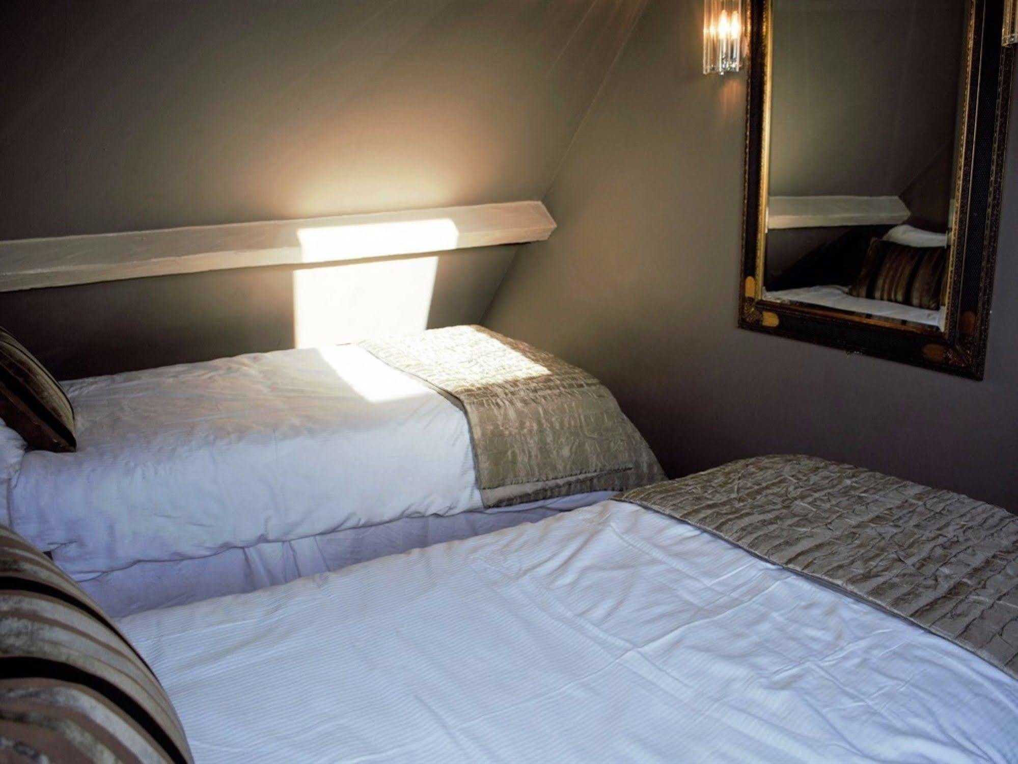White Horse & Griffin Hotel Уитби Екстериор снимка
